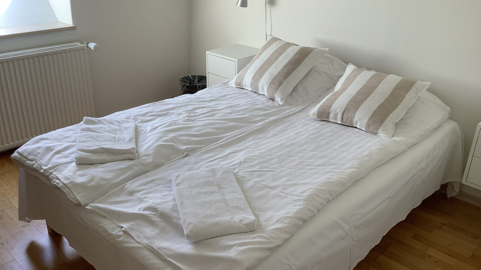 Room with twin beds