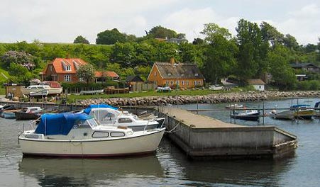 Ejby Harbour – an idyllic small dinghy and fishing harbour in Bramsnæsvig