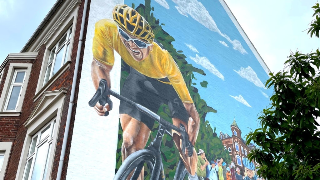 Tour de France street art vægmaleri på Vedelsgade i Vejle