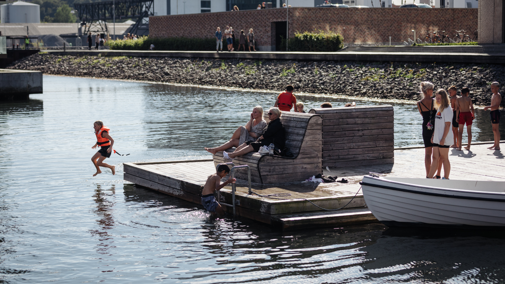 Vejle’s harbour with bathing children