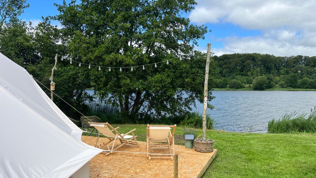Fårup Sø Camping - Glamping telt med udsigt over søen