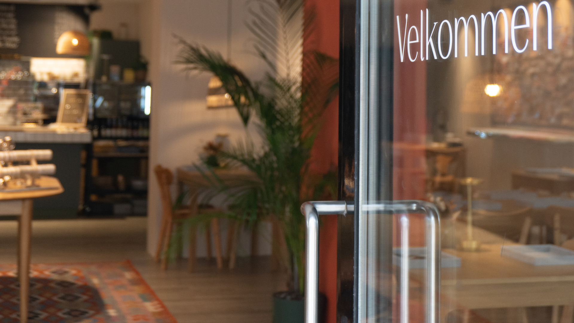 Velkomst ved døren hos Smyk&Hyg