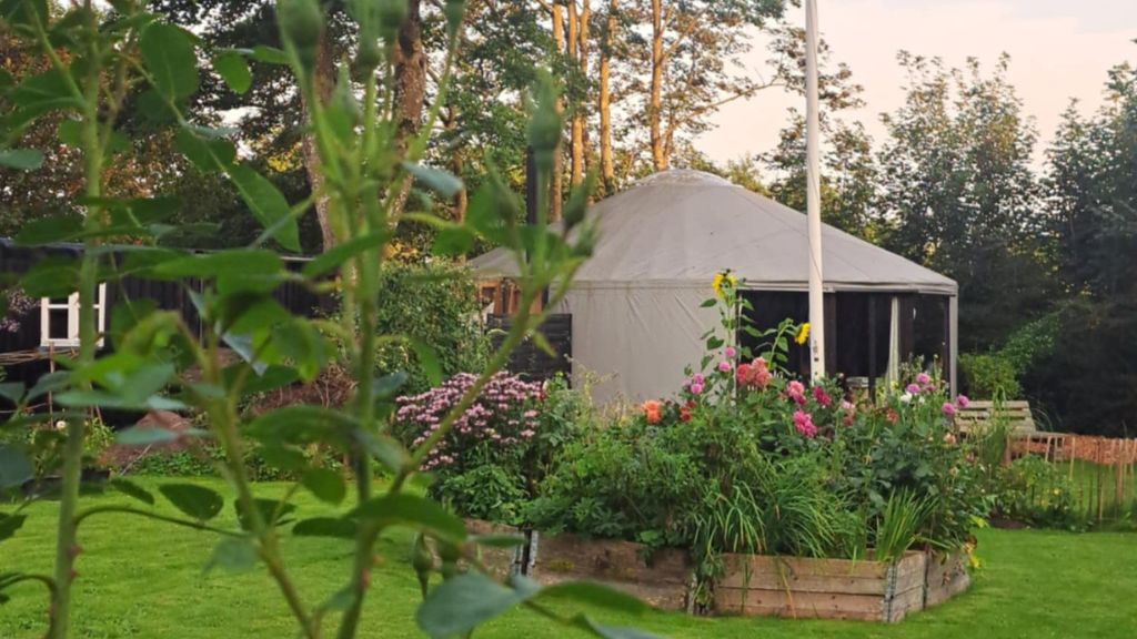 Harresø Haves mongolske jurt omgivet af natur