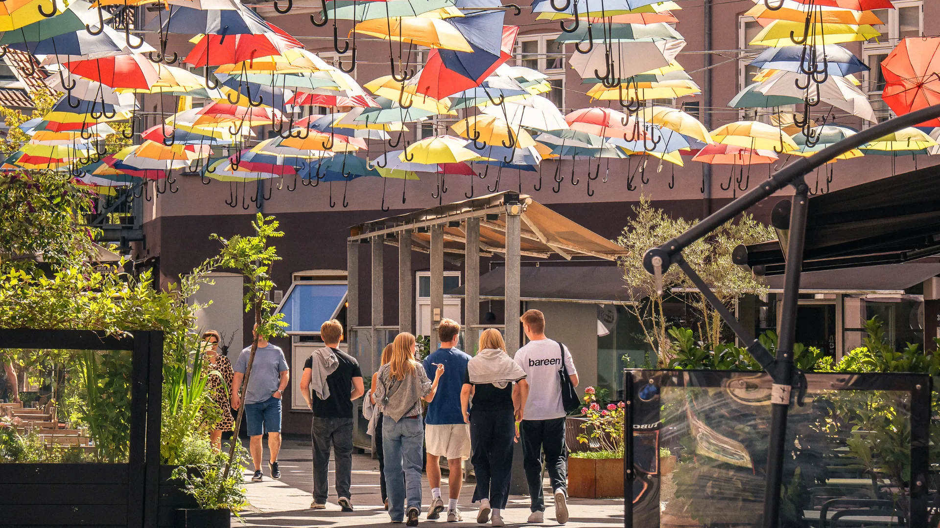 Group of young people walking under the umbrellas in Vejle Midtpunkt