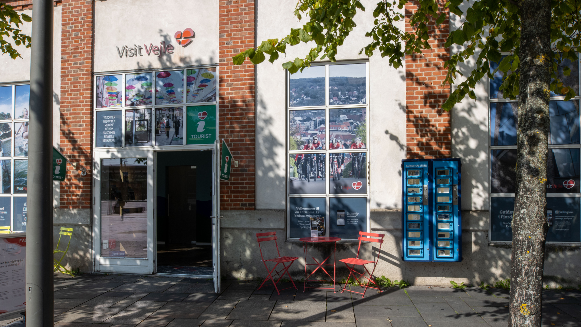 Turistbureauet VisitVejle på banegårdspladsen i hjertet af Vejle