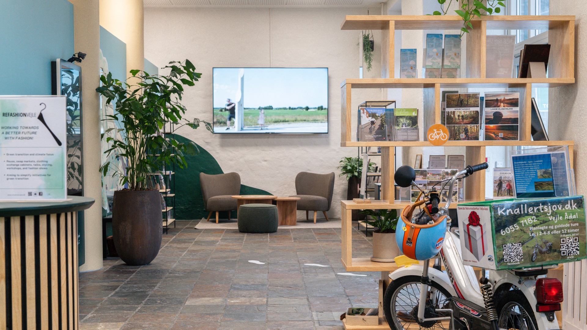 Turistbureauet VisitVejle med knallertsjov, RefashionVejle og brochurer