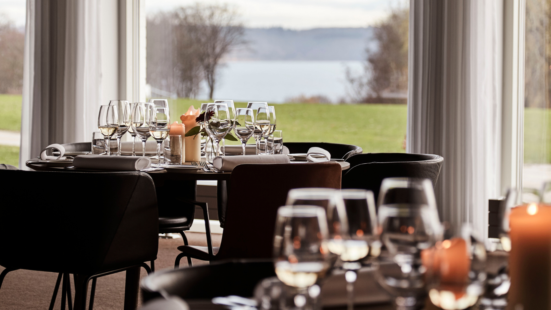 Restaurant på Comwell Kellers Park med udsigt ud en efterårsdag