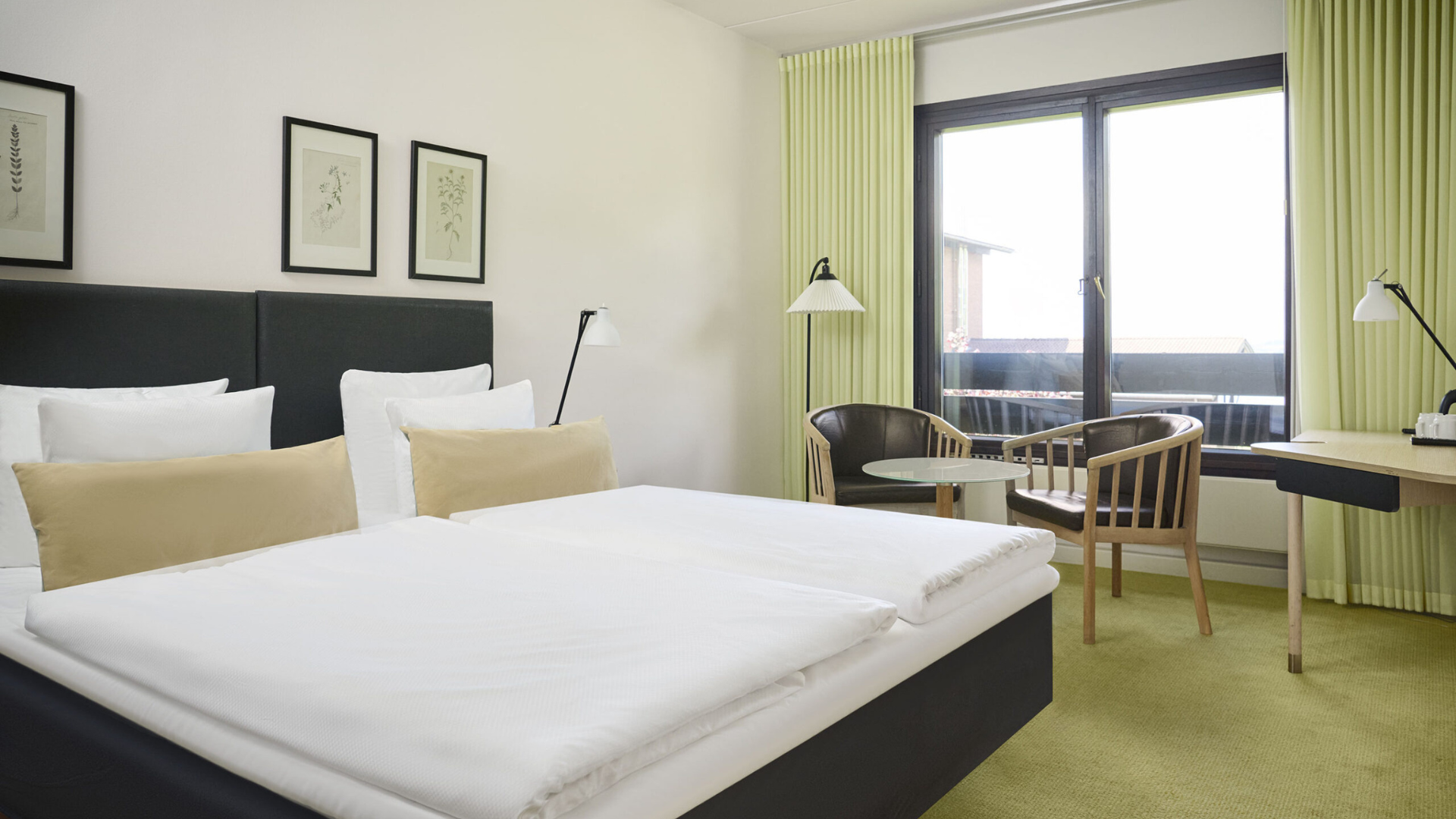 Double bed in a room at Munkebjerg Hotel by Vejle Fjord