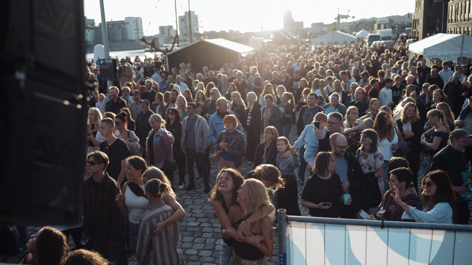 Konzertstimmung beim Vejle Fjordfestival bei gutem Wetter im Jahr 2023