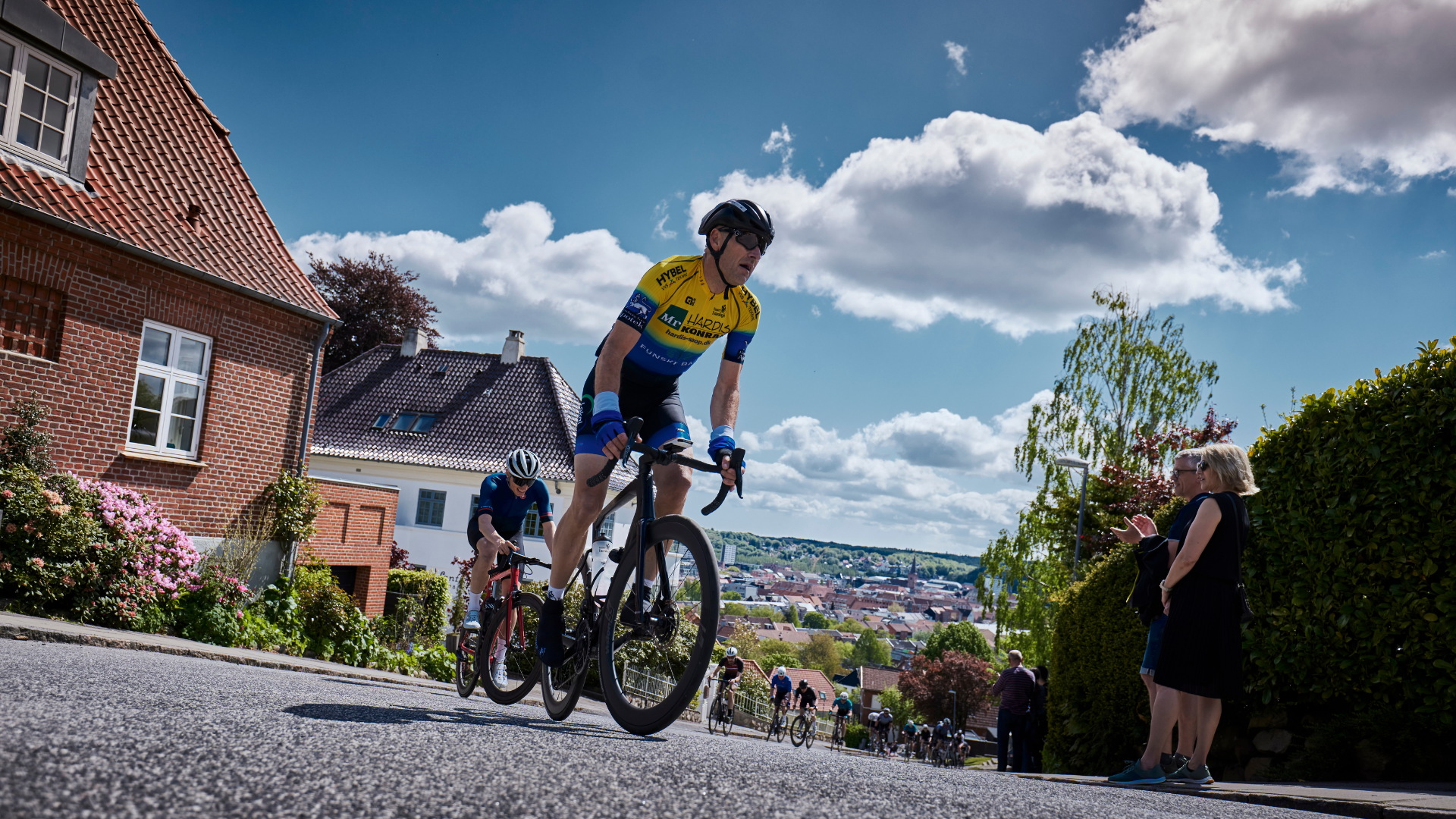 Cyklister på toppen af Vejles bakker til Grejsdalsløbet