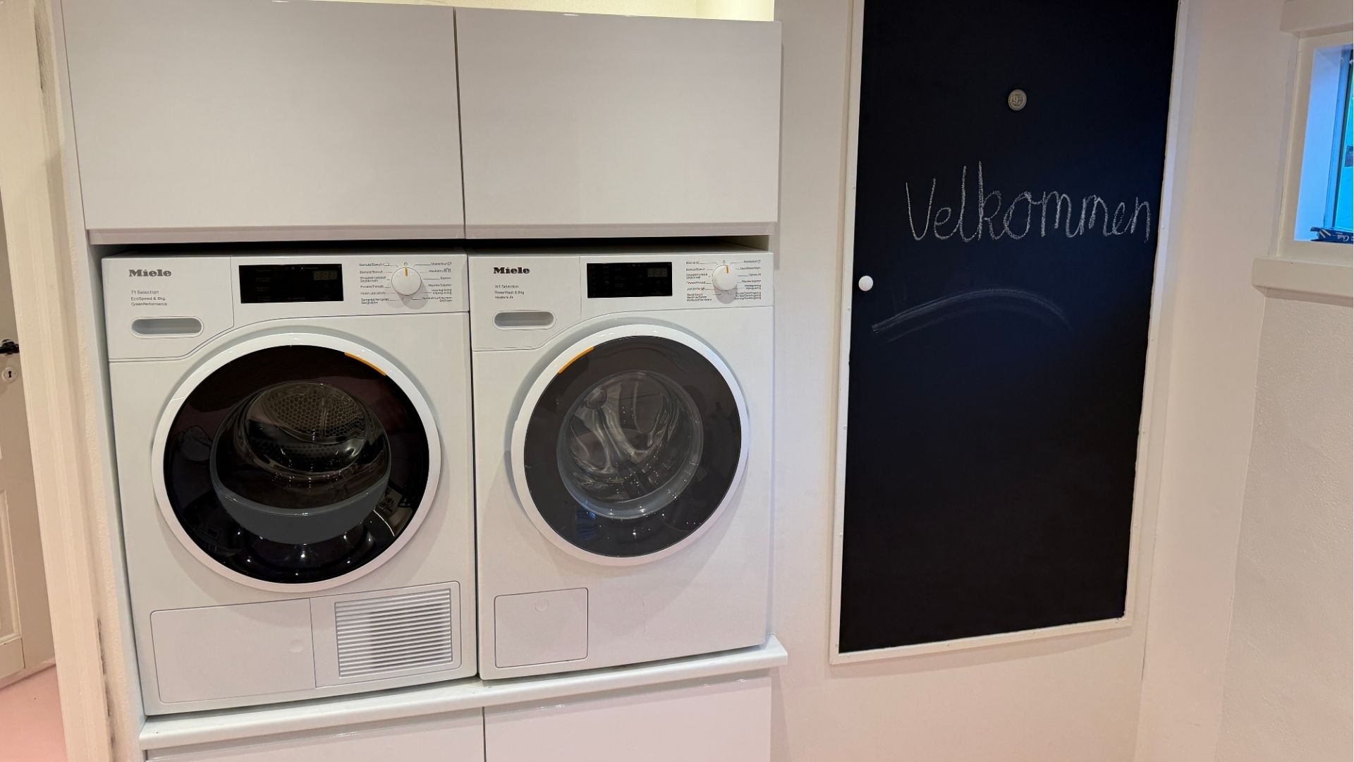 Vaskemaskine og tørretumbler hos Villa Fuga