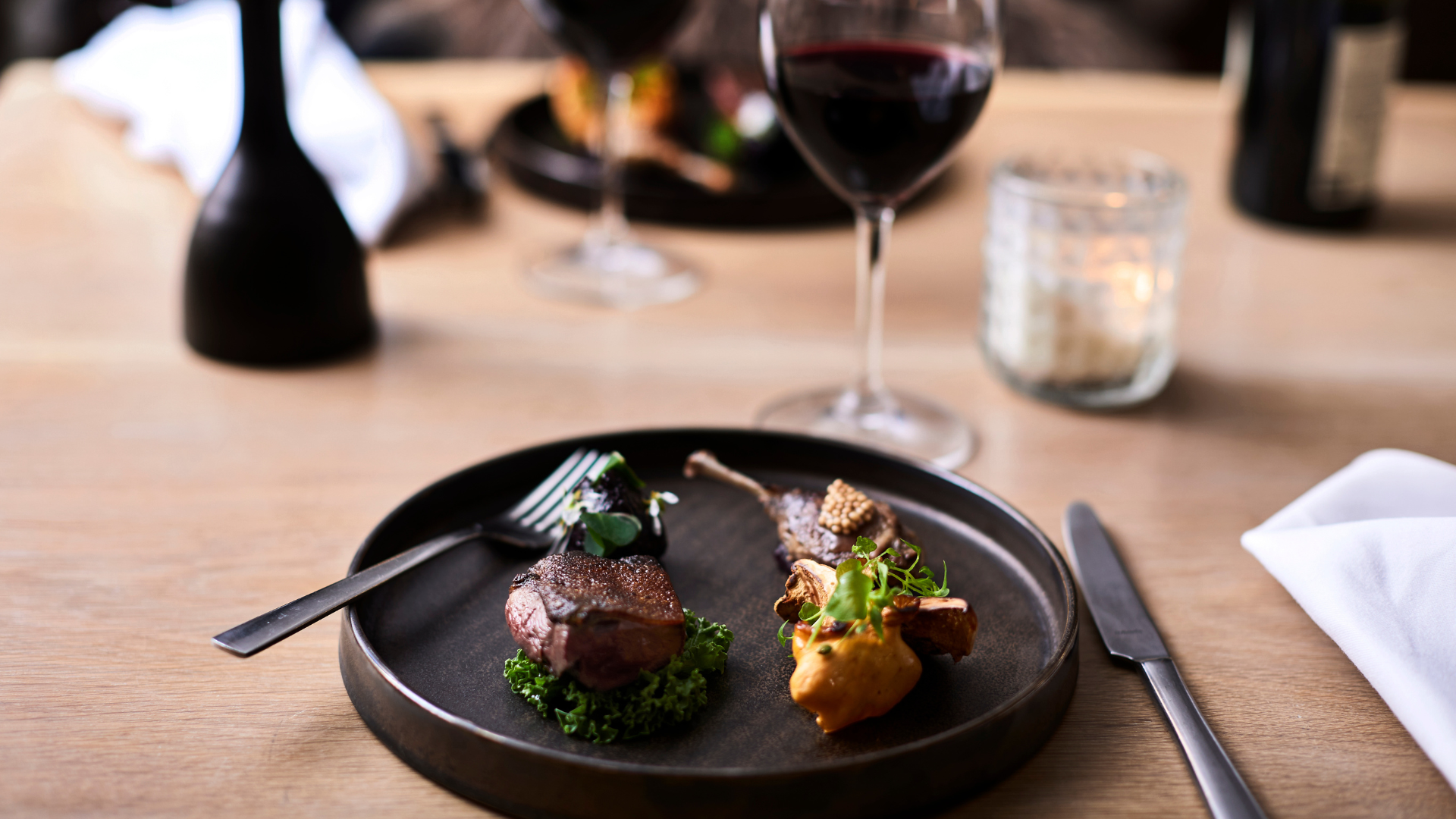 Smagfuld og lækker mad på hotellets restaurant på Haraldskær i Vejle Ådal