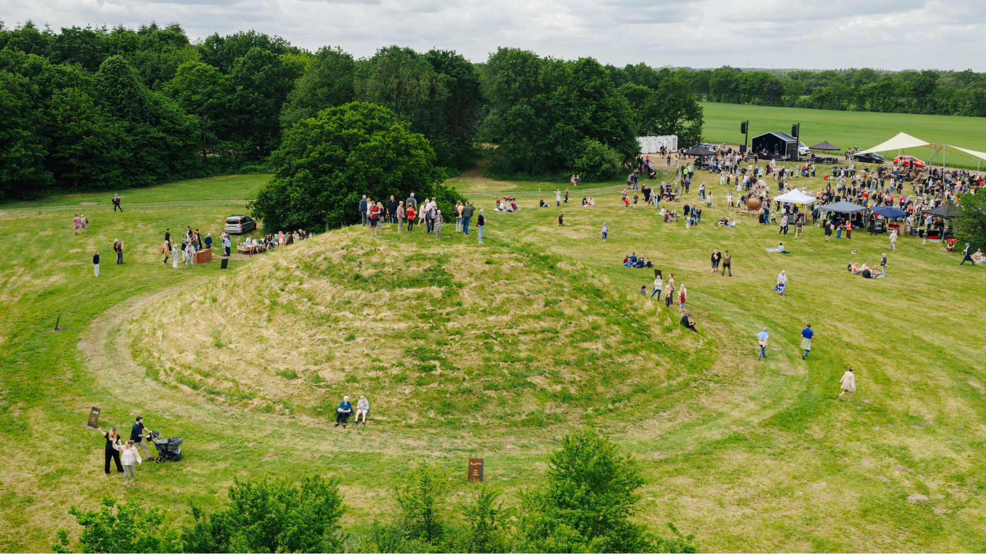 The Egtved Girl’s grave with the burial mound at Egtvedpigens Verden on the opening day