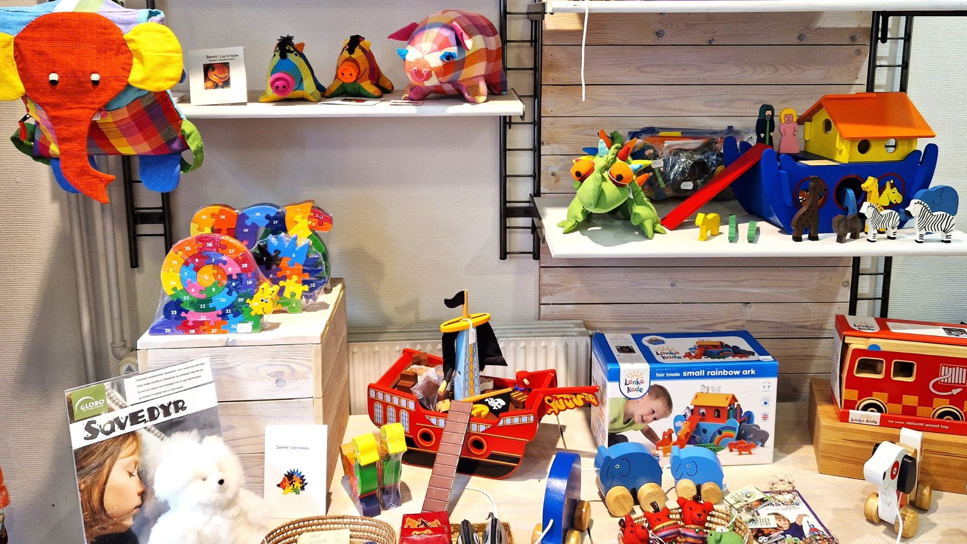 Legetøj i Fair Trade Butik Salam i Vejle gågade
