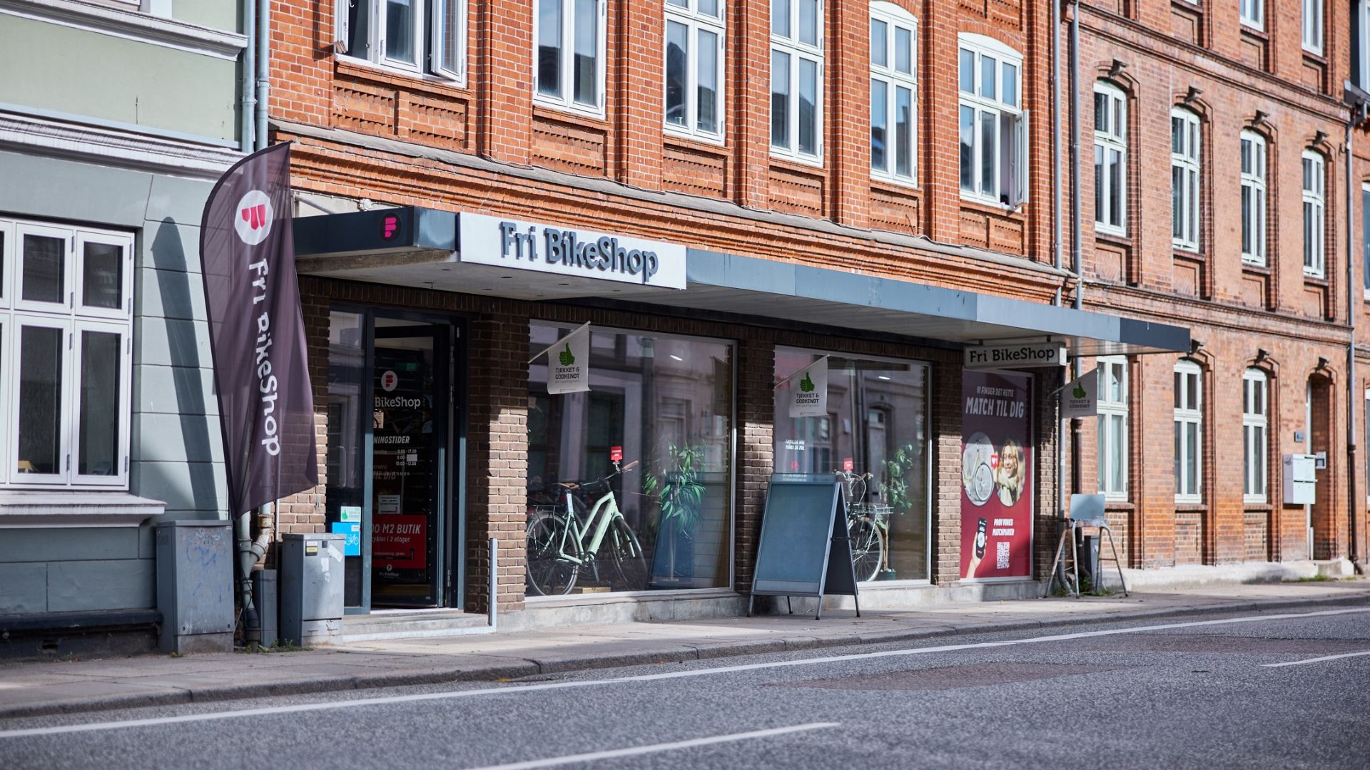 Die Front von Fri BikeShop in Vejle, wo Fahrräder gemietet werden können