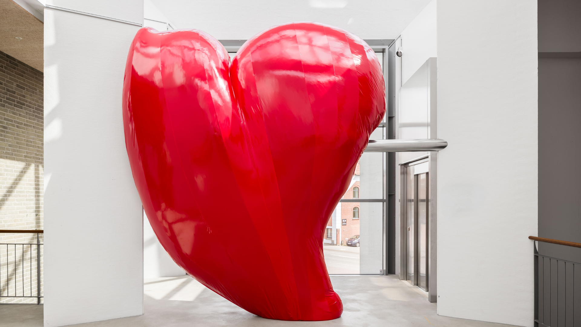 Die Kunstinstallation Det Pressede Hjerte im Kunstmuseum Vejle