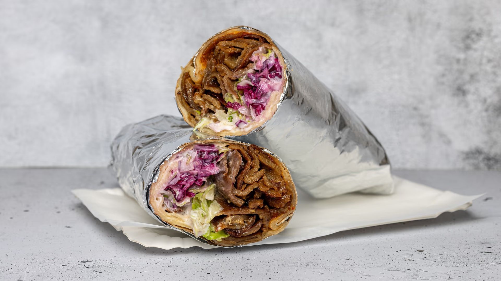 Kebab wrap with meat, lettuce and red cabbage at Gadegrillen in Vejle