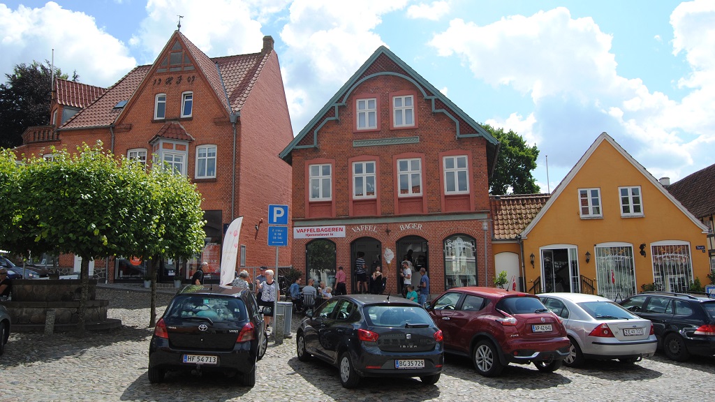 Vaffelbageren in Mariager (Ice cream and waffles)