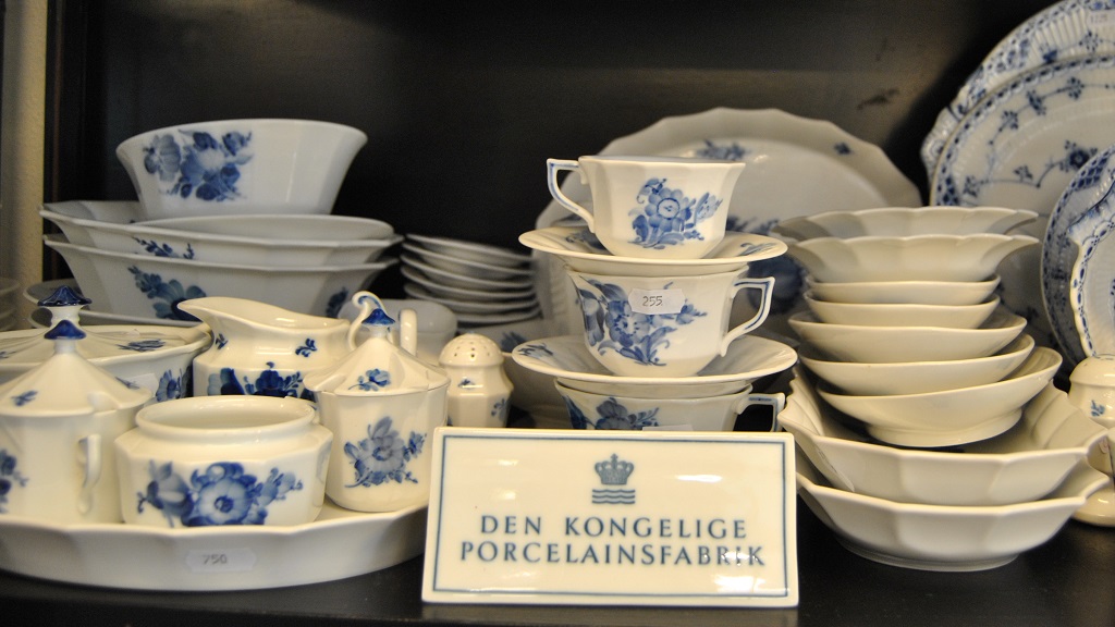 Klosterkælderen - Antique and porcelain