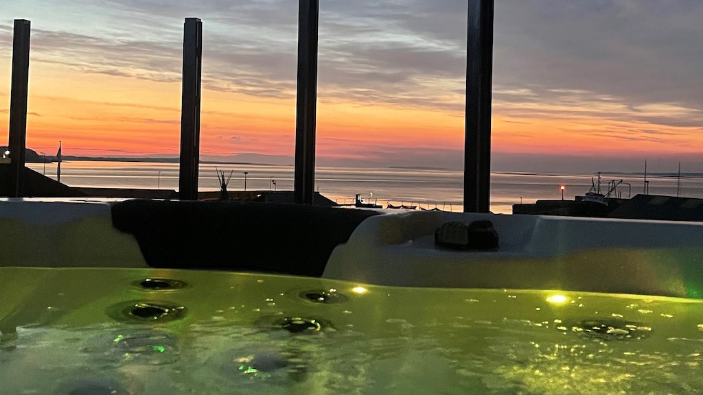 Hvalpsund Færgekro, Hotel