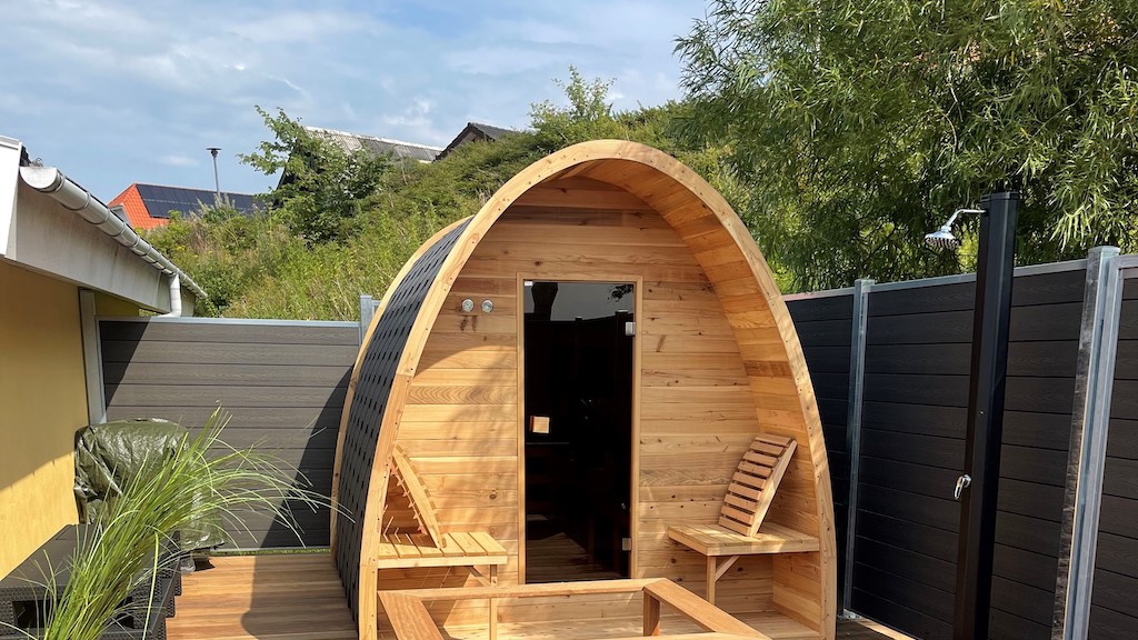 Hvalpsund Færgekro, Hotel