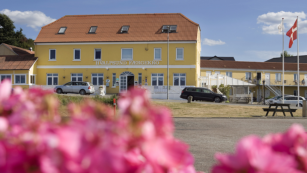 Hvalpsund Færgekro, Hotel