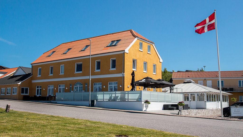 Hvalpsund Færgekro, Hotel