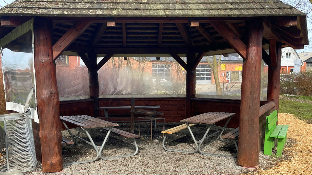 Unterstandplatz und Spielplatz in Elkæret Skelund