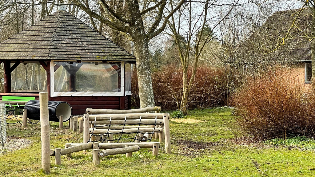 Unterstandplatz und Spielplatz in Elkæret Skelund