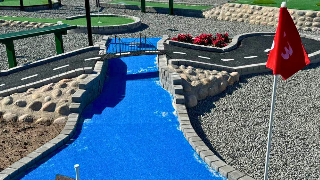 Mini golf course