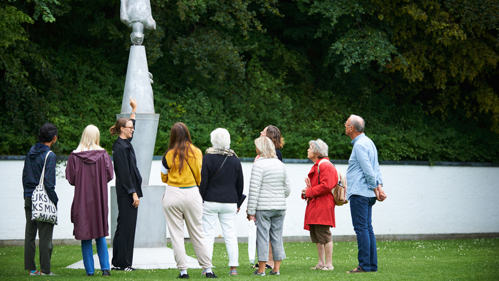 people in the garden at Kunsten