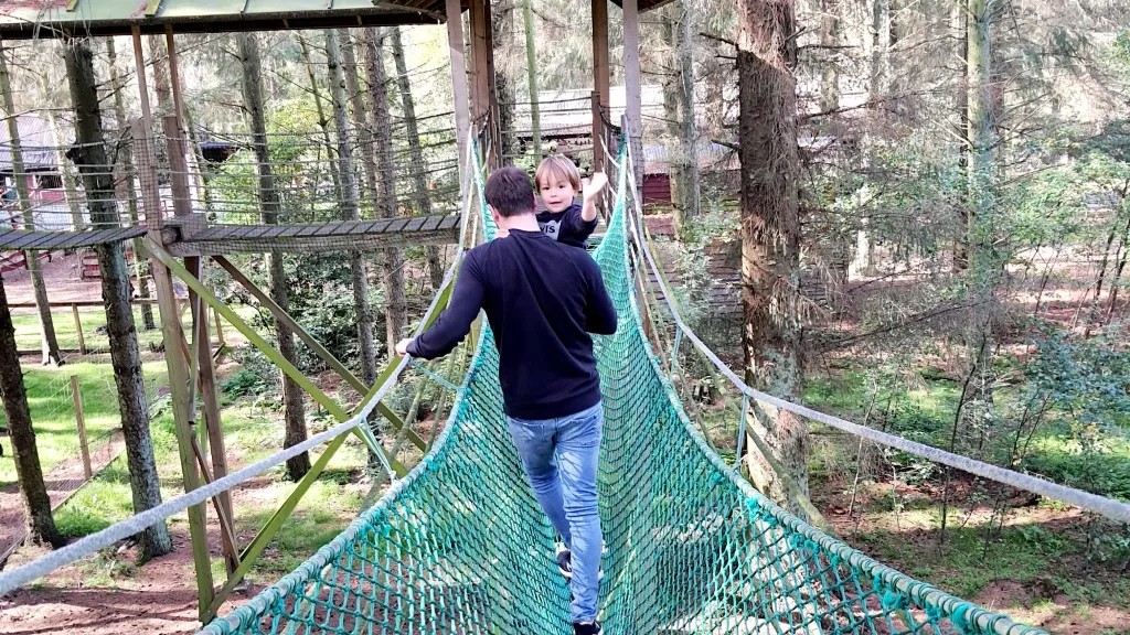 2 på hængebroen net