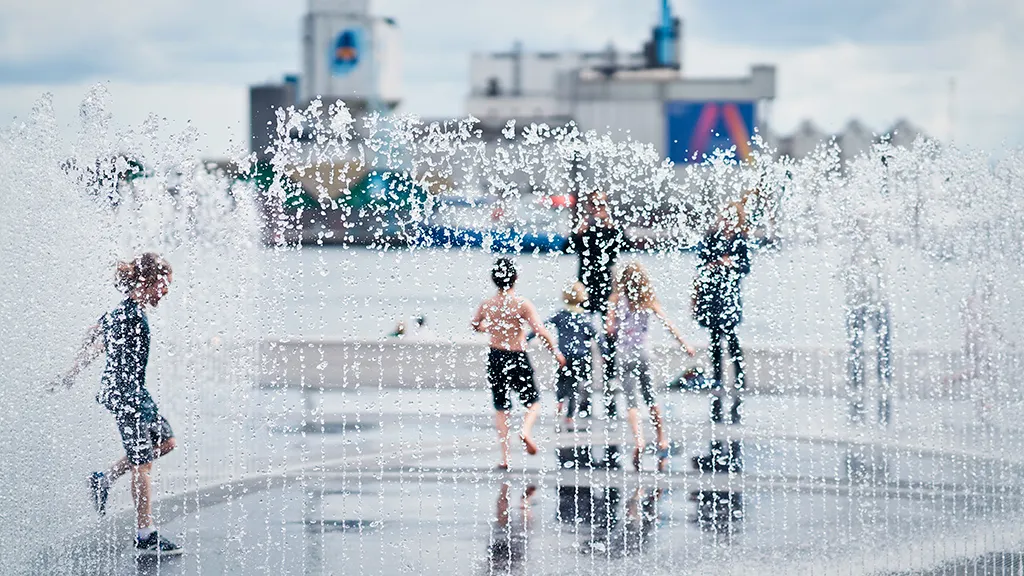 Springvand-Endless-Connection-børn-Aarhus-foto-Runi-Photopop