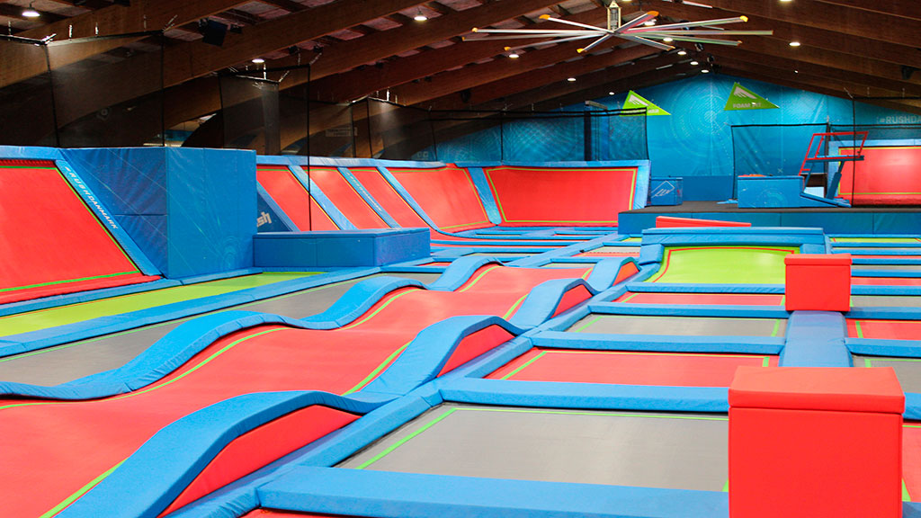 Hop på trampoliner i RUSH Aarhus