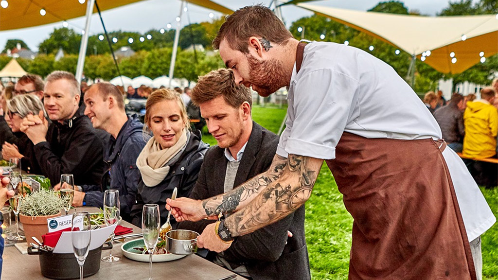 Servering af mad til Food Week i Aarhus