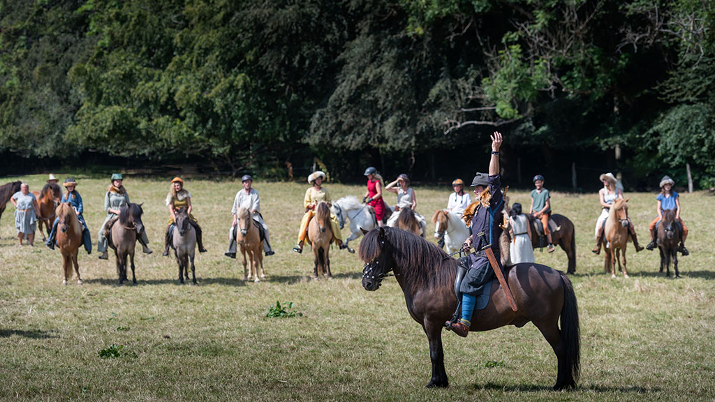 Ridning på vikingetræf Vikingedage ved Moesgaard Strand