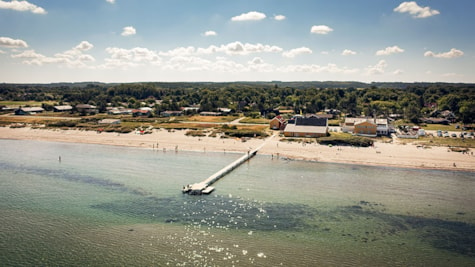 Badebro ved Fjellerup Strand