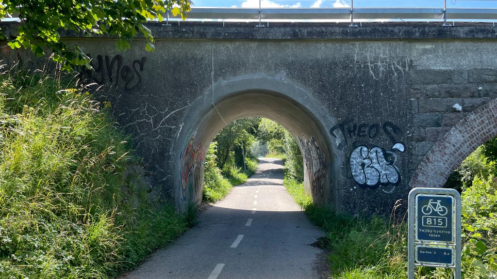 Cycle route by Egå Engsø towards Aarhus