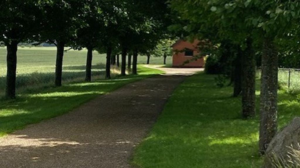 Charming driveway at Hjemmestedet Bed & Breakfast