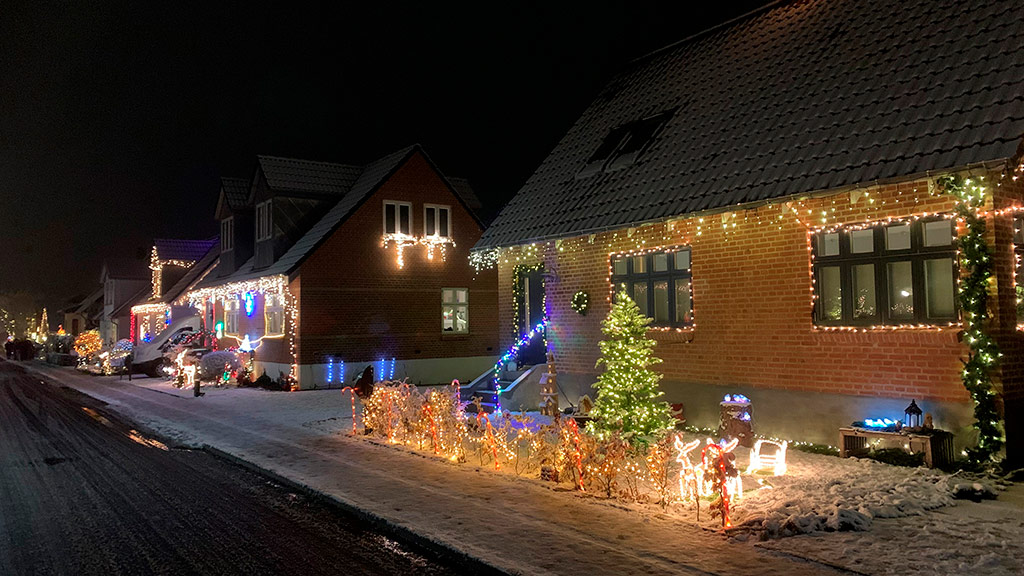 Villa lit up in a sea of Christmas lights in Fredensgade in Hinnerup