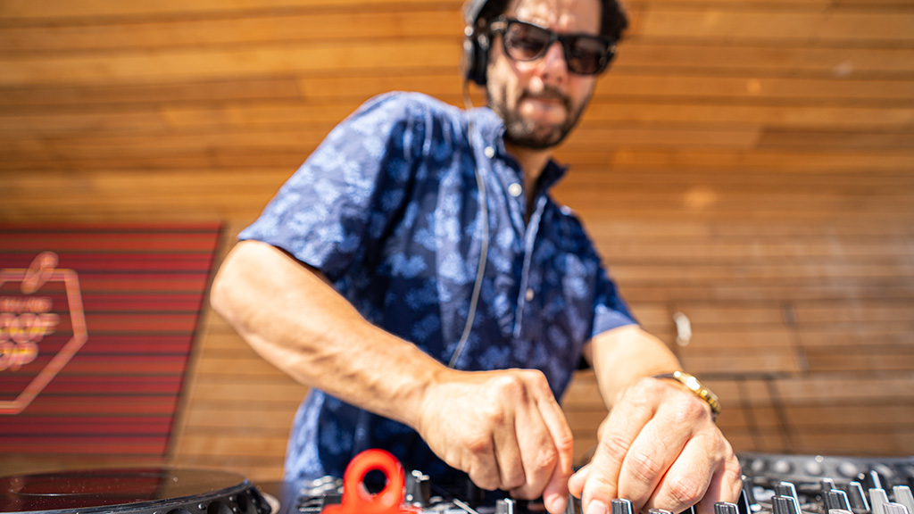 DJ underholder på Salling ROOFTOP i Aarhus