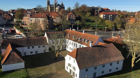 Viborg Kunsthal midt i Viborg by