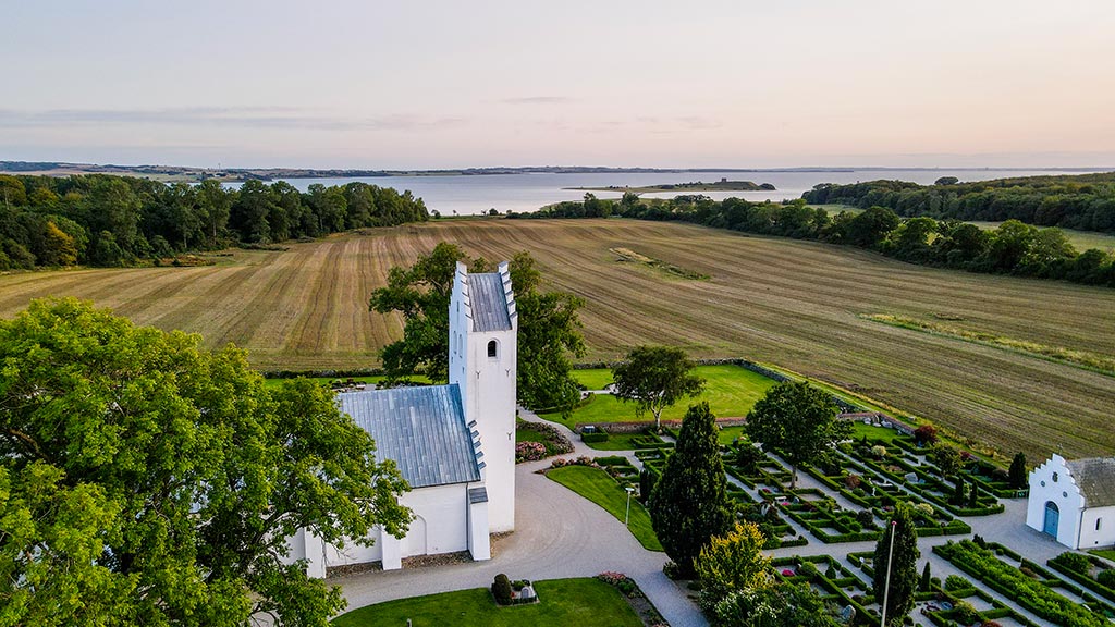 Bregnet Kirke i Nationalpark Mols Bjerge
