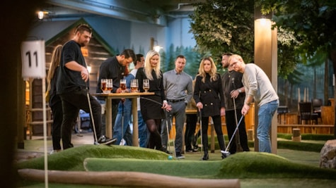 Hygge og minigolf med vennerne hos Golfskoven i Aarhus