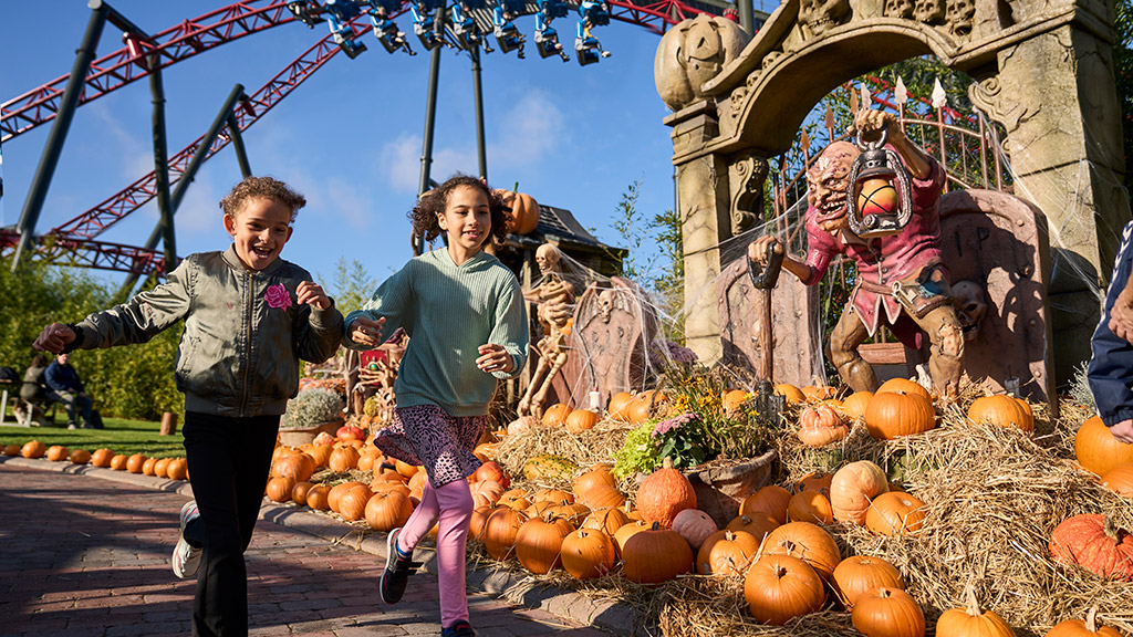 Children play at Halloween in Djurs Sommerland
