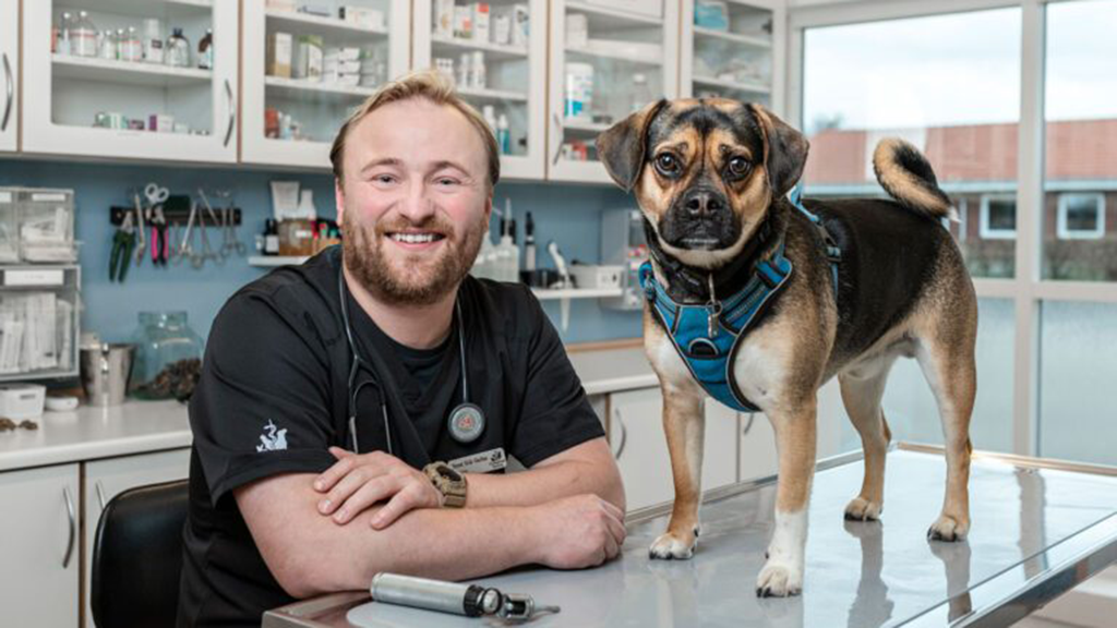 The Randers Veterinary Clinic is open 24 hours a day.