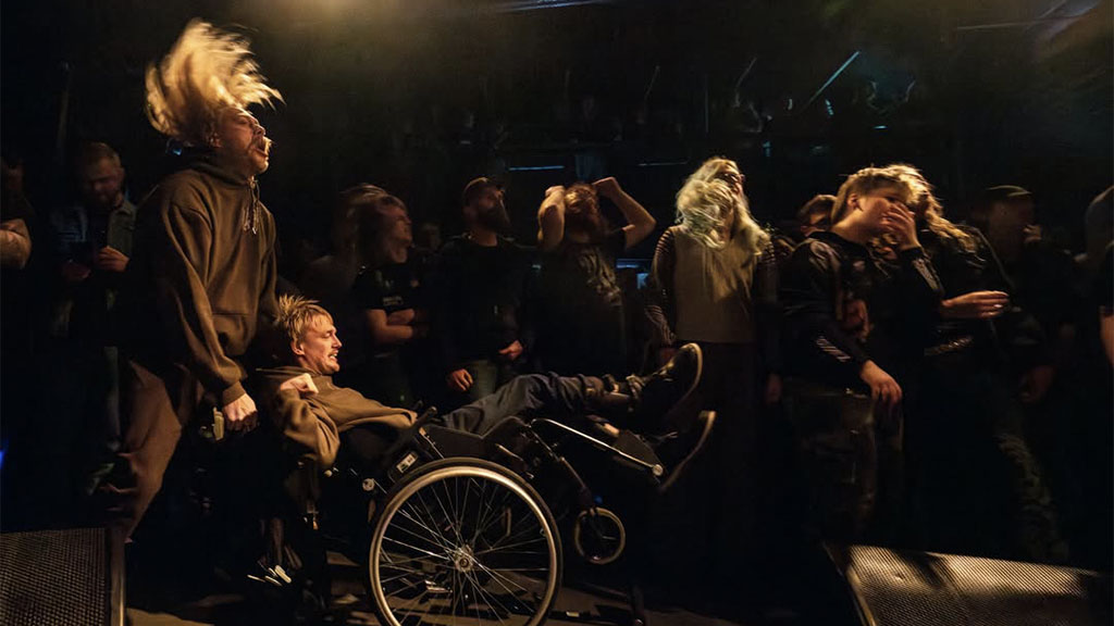 Das Publikum rockt mit