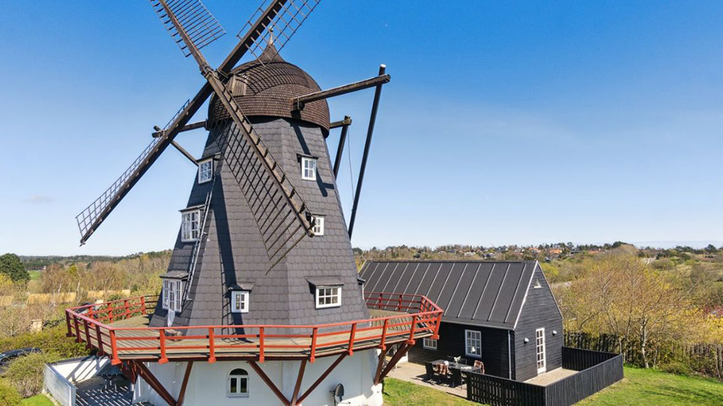 Mühle bei einem Ferienhaus in der Nähe von Ebeltoft mit Sol og Strand