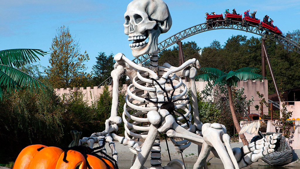 Skeletons at Halloween in Djurs Sommerland