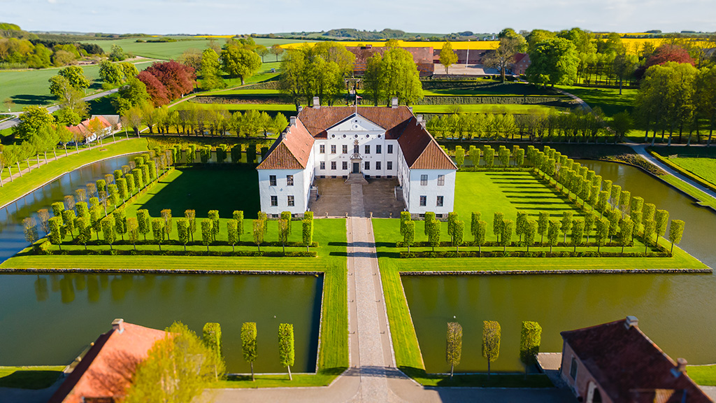 Das Schloss Clausholm von oben gesehen